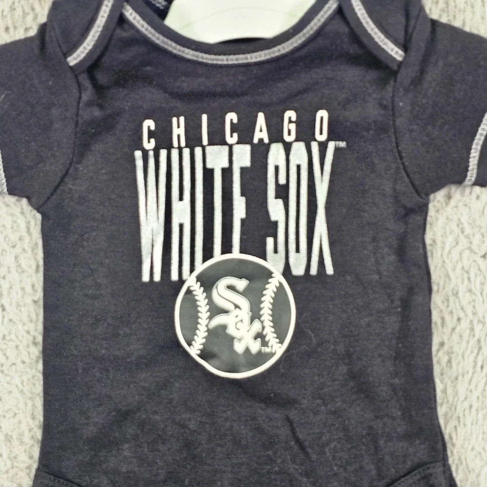 Chicago White Sox One-piece Boys 0-3 Months MLB Baseball Genuine Merchandise Bib